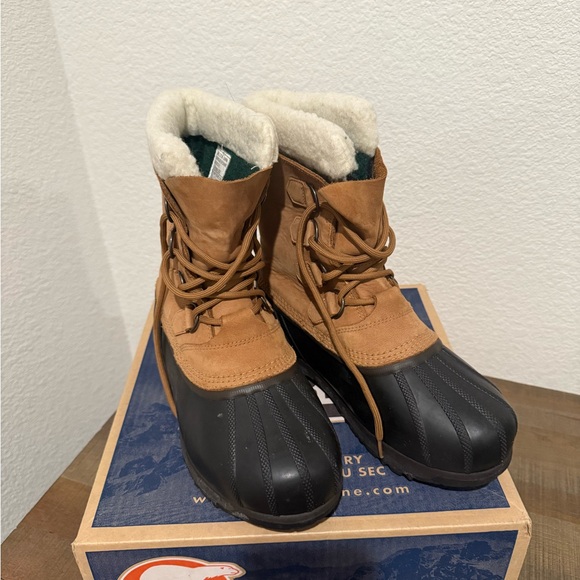 Sorel Black and Tan Winter Boots - Picture 2 of 5